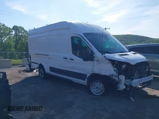 2021 Ford Transit Cargo z VIN 1FTBW3X84MKA60720, wystawiony jako IAAI lot #42202665 z przebiegiem 67 295 mil mil oraz . Historia ofert i sprzedaży dostępna na DreamBid. Obrazek 1.