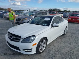 2015 Mercedes-Benz C-Class C 250 with VIN WDDGJ4HBXFG360200, listed as a IAAI auction lot 40952908 with 70,987 mi miles. Bid and sale history available at carsss.com. Image 6.