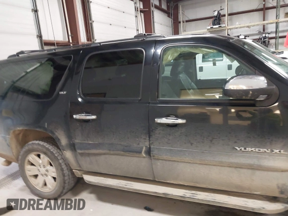 2008 GMC Yukon XL SLT 4SB z VIN 1GKFK16368R266193, wystawiony jako IAAI lot #42040699 z przebiegiem 228 448 mil mil oraz . Historia ofert i sprzedaży dostępna na DreamBid. Obrazek 13.
