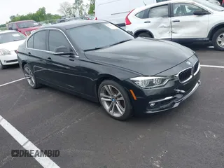 2016 BMW 3 Series 328i z VIN WBA8E9G53GNT85106, wystawiony jako IAAI lot #42038571 z przebiegiem 133 184 mil mil oraz . Historia ofert i sprzedaży dostępna na DreamBid. Obrazek 1.