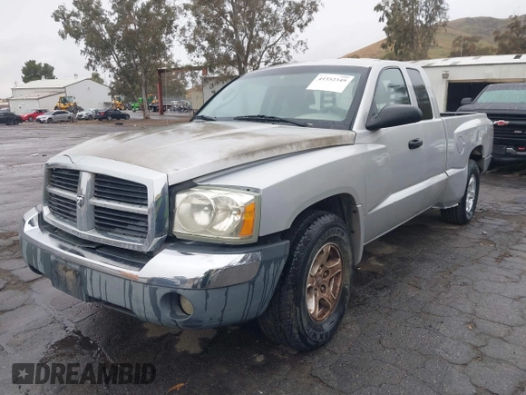 2005 Dodge Dakota SLT with VIN 1D7HE42K05S231198, listed as a IAAI auction lot 41552349 with 149,915 mi miles and . Bid and sale history available at carsss.com. Image 2.