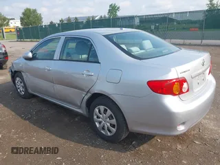 2010 Toyota Corolla z VIN 2T1BU4EE9AC263734, wystawiony jako IAAI lot #42453711 z przebiegiem 87 909 mil mil oraz . Historia ofert i sprzedaży dostępna na DreamBid. Obrazek 3.