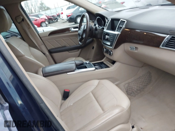 2015 Mercedes-Benz GL-Class GL 450 with VIN 4JGDF6EE9FA513009, listed as a IAAI auction lot 41311164 with 121,185 mi miles. Bid and sale history available at carsss.com. Image 5.