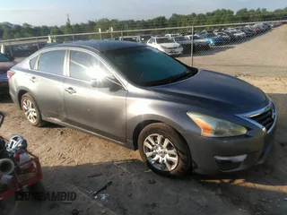 2014 Nissan Altima 2.5 S with VIN 1N4AL3APXEN216950, listed as a IAAI auction lot 42169002 with 261,982 mi miles. Bid and sale history available at carsss.com. Image 1.