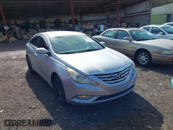2011 Hyundai Sonata SE with VIN 5NPEC4ACXBH281274, listed as a IAAI auction lot 41433159 with 211,652 mi miles. Bid and sale history available at carsss.com. Image 1.