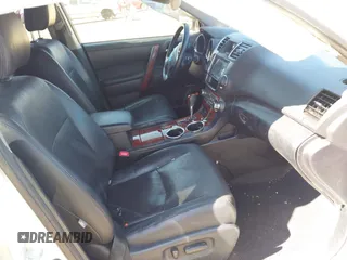 2013 Toyota Highlander Limited z VIN JTEDC3EH5D2013079, wystawiony jako IAAI lot #42479309 z przebiegiem Nie podano mil oraz . Historia ofert i sprzedaży dostępna na DreamBid. Obrazek 5.