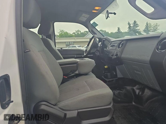 2011 Ford F-250 XL z VIN 1FT7X2B62BEC17045, wystawiony jako IAAI lot #42851395 z przebiegiem 73 355 mil mil oraz . Historia ofert i sprzedaży dostępna na DreamBid. Obrazek 34.