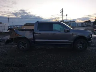 2023 Ford F-150 Lightning Pro z VIN 1FT6W1EV6PWG26596, wystawiony jako IAAI lot #40862334 z przebiegiem 13 857 mil mil oraz . Historia ofert i sprzedaży dostępna na DreamBid. Obrazek 14.