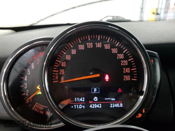 2021 MINI Hardtop Cooper with VIN WMWXR3C07M2N73695, listed as a Copart auction lot 44340355 with 42,942 mi miles and Clean title. Bid and sale history available at DreamBid. Image 9.