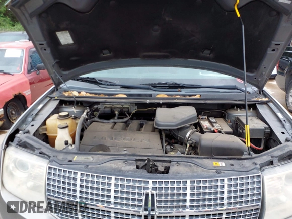 2008 Lincoln MKX with VIN 2LMDU68C58BJ11726, listed as a IAAI auction lot 42146388 with 146,293 mi miles. Bid and sale history available at carsss.com. Image 10.