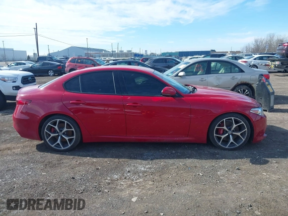 2019 Alfa Romeo Giulia z VIN ZARFAMAN7K7599097, wystawiony jako IAAI lot #41836010 z przebiegiem 32 011 mil mil oraz . Historia ofert i sprzedaży dostępna na DreamBid. Obrazek 11.