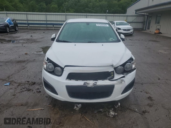 2014 Chevrolet Sonic LT z VIN 1G1JC5SH7E4160011, wystawiony jako Copart lot #57532945 z przebiegiem 136 185 mil mil oraz Szkoda całkowita • Salvage title. Historia ofert i sprzedaży dostępna na DreamBid. Obrazek 5.