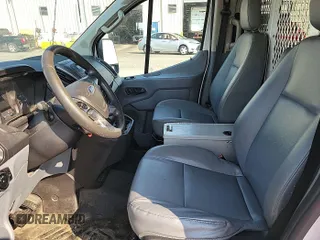 2016 Ford Transit Cargo z VIN 1FTYE1YM1GKB15643, wystawiony jako IAAI lot #42585640 z przebiegiem 301 257 mil mil oraz . Historia ofert i sprzedaży dostępna na DreamBid. Obrazek 27.