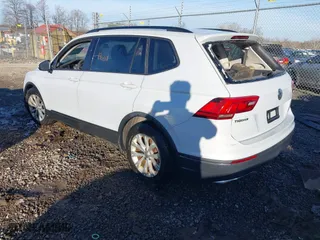 2018 Volkswagen Tiguan S with VIN 3VV1B7AX2JM066312, listed as a IAAI auction lot 41641390 with 133,000 mi miles. Bid and sale history available at carsss.com. Image 3.