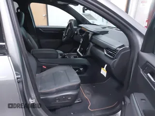 2024 GMC Acadia AWD AT4 z VIN 1GKENPKS7RJ239717, wystawiony jako IAAI lot #41295031 z przebiegiem 523 mil mil oraz . Historia ofert i sprzedaży dostępna na DreamBid. Obrazek 5.