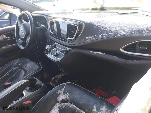 2018 Chrysler Pacifica Limited with VIN 2C4RC1GG1JR289095, listed as a IAAI auction lot 41413115 with 92,045 mi miles. Bid and sale history available at carsss.com. Image 5.