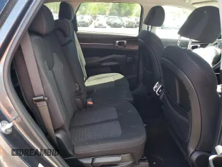 2021 Kia Sorento LX z VIN 5XYRGDLC4MG018310, wystawiony jako Copart lot #56917725 z przebiegiem 42 665 mil mil oraz Szkoda całkowita • Salvage title. Historia ofert i sprzedaży dostępna na DreamBid. Obrazek 11.