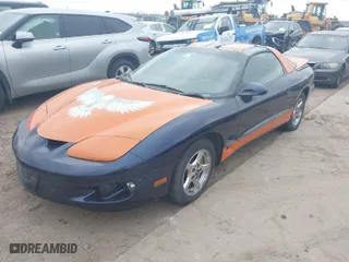 2000 Pontiac Firebird with VIN 2G2FS22K8Y2128225, listed as a IAAI auction lot 41507271 with 132,255 mi miles. Bid and sale history available at carsss.com. Image 2.