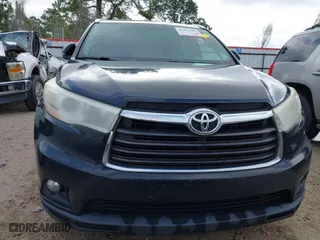 2014 Toyota Highlander XLE with VIN 5TDKKRFH9ES021924, listed as a IAAI auction lot 41826858 with 302,407 mi miles. Bid and sale history available at carsss.com. Image 13.