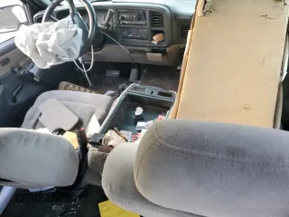 2001 Chevrolet Tahoe LS z VIN 1GNEC13T81J212124, wystawiony jako Copart lot #49049865 z przebiegiem 245 904 mil mil oraz Szkoda całkowita • Salvage title. Historia ofert i sprzedaży dostępna na DreamBid. Obrazek 8.