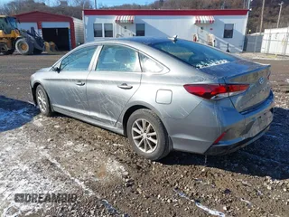 2018 Hyundai Sonata SE with VIN 5NPE24AF5JH679701, listed as a IAAI auction lot 41095174 with 30,579 mi miles and . Bid and sale history available at DreamBid. Image 3.
