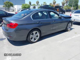 2016 BMW 3 Series 328i z VIN WBA8E9G52GNT84514, wystawiony jako IAAI lot #42396193 z przebiegiem 94 961 mil mil oraz . Historia ofert i sprzedaży dostępna na DreamBid. Obrazek 4.