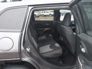 2018 Jeep Cherokee Latitude with VIN 1C4PJLCB6JD588989, listed as a IAAI auction lot 41319570 with 71,333 mi miles. Bid and sale history available at carsss.com. Image 8.