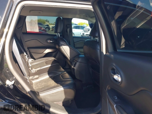 2019 Jeep Cherokee Latitude Plus z VIN 1C4PJLLB9KD202938, wystawiony jako IAAI lot #42087294 z przebiegiem 77 918 mil mil oraz . Historia ofert i sprzedaży dostępna na DreamBid. Obrazek 8.