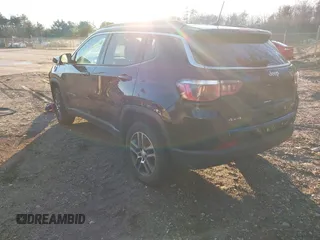 2017 Jeep Compass Latitude z VIN 3C4NJDBB3HT660959, wystawiony jako IAAI lot #41118574 z przebiegiem 114 643 mil mil oraz . Historia ofert i sprzedaży dostępna na DreamBid. Obrazek 3.