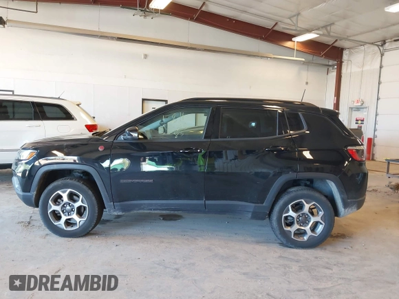 2022 Jeep Compass Trailhawk z VIN 3C4NJDDB7NT193831, wystawiony jako IAAI lot #42244555 z przebiegiem 81 632 mil mil oraz . Historia ofert i sprzedaży dostępna na DreamBid. Obrazek 14.