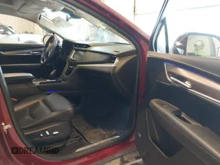 2018 Cadillac XT5 Premium Luxury AWD z VIN 1GYKNFRS6JZ114464, wystawiony jako IAAI lot #42320302 z przebiegiem 61 231 mil mil oraz . Historia ofert i sprzedaży dostępna na DreamBid. Obrazek 5.