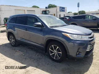 2017 Toyota Highlander XLE with VIN 5TDJZRFH7HS399459, listed as a Copart auction lot 57623325 with 141,568 mi miles and Salvage title. Bid and sale history available at DreamBid. Image 4.