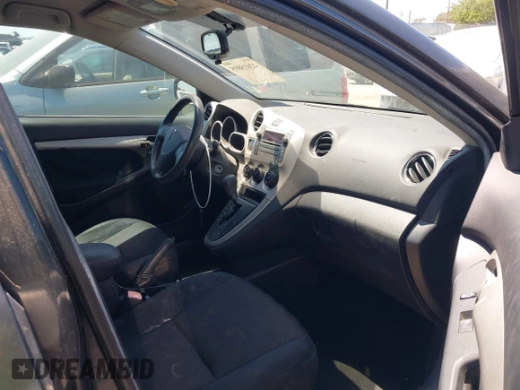 2009 Pontiac Vibe 1SB z VIN 5Y2SP67069Z402305, wystawiony jako IAAI lot #42415895 z przebiegiem 139 533 mil mil oraz . Historia ofert i sprzedaży dostępna na DreamBid. Obrazek 5.