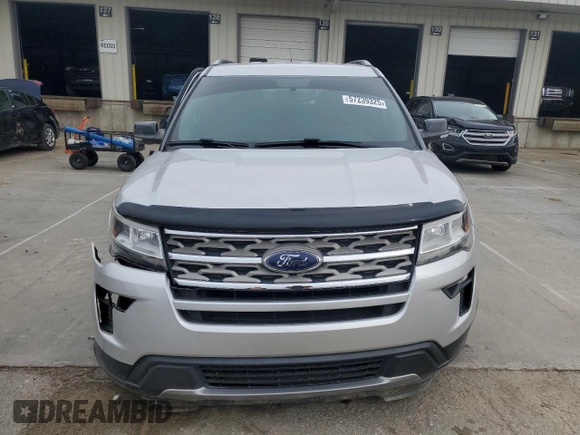 2018 Ford Explorer XLT с VIN 1FM5K7D86JGB86933, выставлен на аукционе Copart как лот 57239325 с пробегом 72 409 миль миль и Списание • Salvage title. История ставок и продаж доступна на DreamBid. Изображение 5.