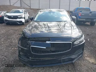 2018 Volvo S90 Momentum with VIN LVY982MK6JP036297, listed as a IAAI auction lot 42094817 with 285,693 mi miles. Bid and sale history available at carsss.com. Image 12.