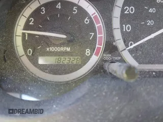 2005 Toyota Sienna XLE z VIN 5TDZA22C35S235729, wystawiony jako IAAI lot #42532095 z przebiegiem 182 328 mil mil oraz . Historia ofert i sprzedaży dostępna na DreamBid. Obrazek 7.