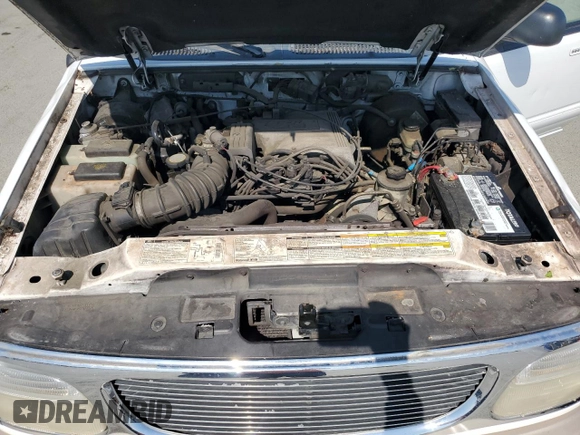 2000 Ford Explorer Eddie Bauer с VIN 1FMDU84P2YZB86557, выставлен на аукционе Copart как лот 59590365 с пробегом 140 872 миль миль и Списание • Salvage title. История ставок и продаж доступна на DreamBid. Изображение 12.