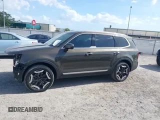 2025 Kia Telluride S with VIN 5XYP64GCXSG593593, listed as a IAAI auction lot 41943448 with 912 mi miles and . Bid and sale history available at carsss.com. Image 15.