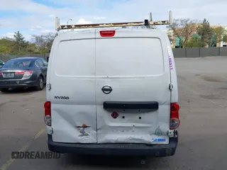 2017 Nissan NV200 S z VIN 3N6CM0KN8HK708136, wystawiony jako IAAI lot #42044129 z przebiegiem 159 517 mil mil oraz . Historia ofert i sprzedaży dostępna na DreamBid. Obrazek 16.