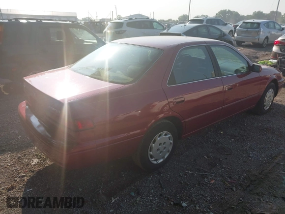 1998 Toyota Camry LE z VIN JT2BG22K4W0206938, wystawiony jako IAAI lot #42283640 z przebiegiem 153 365 mil mil oraz . Historia ofert i sprzedaży dostępna na DreamBid. Obrazek 4.