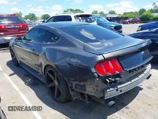 2015 Ford Mustang EcoBoost z VIN 1FA6P8TH5F5351476, wystawiony jako IAAI lot #42157688 z przebiegiem 134 131 mil mil oraz . Historia ofert i sprzedaży dostępna na DreamBid. Obrazek 15.