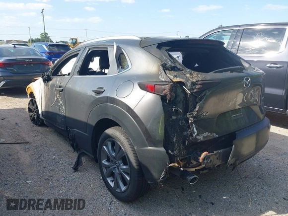 2025 Mazda CX-30 S Carbon Edition z VIN 3MVDMBCMXSM770060, wystawiony jako IAAI lot #42236673 z przebiegiem Nie podano mil oraz . Historia ofert i sprzedaży dostępna na DreamBid. Obrazek 3.