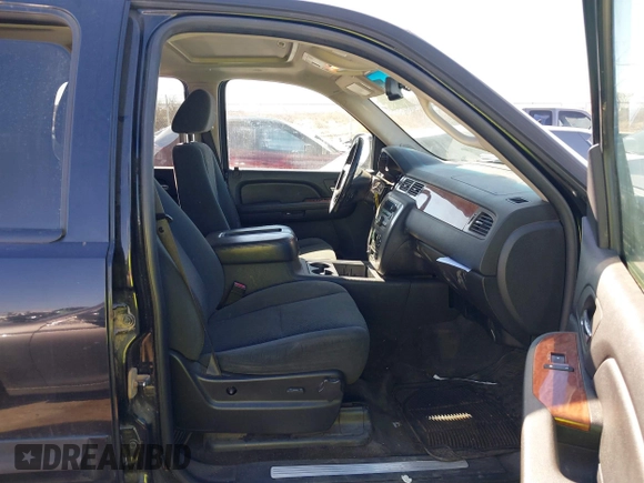2008 GMC Yukon SLT w/4SB with VIN 1GKFK13038J238439, listed as a IAAI auction lot 41520274 with 265,855 mi miles. Bid and sale history available at carsss.com. Image 5.