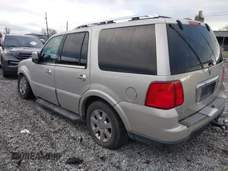 2006 Lincoln Navigator Luxury with VIN 5LMFU27586LJ09074, listed as a IAAI auction lot 41566105 with 266,395 mi miles. Bid and sale history available at carsss.com. Image 3.