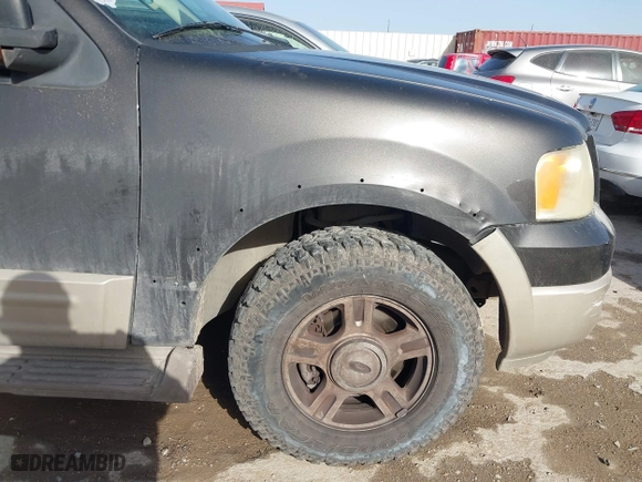 2005 Ford Expedition Eddie Bauer with VIN 1FMFU17595LA63878, listed as a IAAI auction lot 41715409 with 1 mi miles. Bid and sale history available at carsss.com. Image 6.