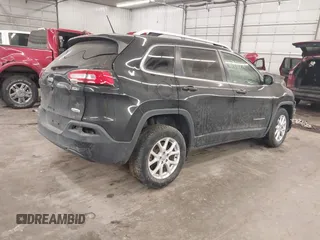 2018 Jeep Cherokee Latitude z VIN 1C4PJMCB9JD572453, wystawiony jako IAAI lot #41471831 z przebiegiem 68 634 mil mil oraz . Historia ofert i sprzedaży dostępna na DreamBid. Obrazek 4.