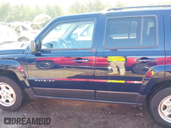 2015 Jeep Patriot Altitude z VIN 1C4NJRBB9FD155170, wystawiony jako IAAI lot #42198709 z przebiegiem 241 947 mil mil oraz . Historia ofert i sprzedaży dostępna na DreamBid. Obrazek 14.