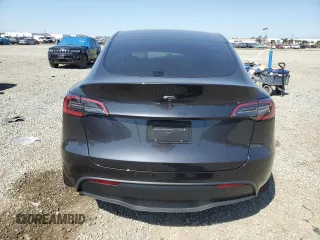 2025 Tesla Model Y Long Range z VIN 7SAYGDED0SF317270, wystawiony jako Copart lot #52387395 z przebiegiem 1 350 mil mil oraz Szkoda całkowita • Salvage title. Historia ofert i sprzedaży dostępna na DreamBid. Obrazek 6.