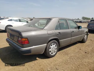 1993 Mercedes-Benz 400 with VIN WDBEA34E7PB924913, listed as a Copart auction lot 68579884 with 89,399 mi miles and Salvage Title. Bid and sale history available at carsss.com. Image 3.