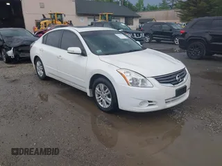 2012 Nissan Altima S z VIN 1N4AL2AP7CN402162, wystawiony jako IAAI lot #42441621 z przebiegiem 121 760 mil mil oraz . Historia ofert i sprzedaży dostępna na DreamBid. Obrazek 1.